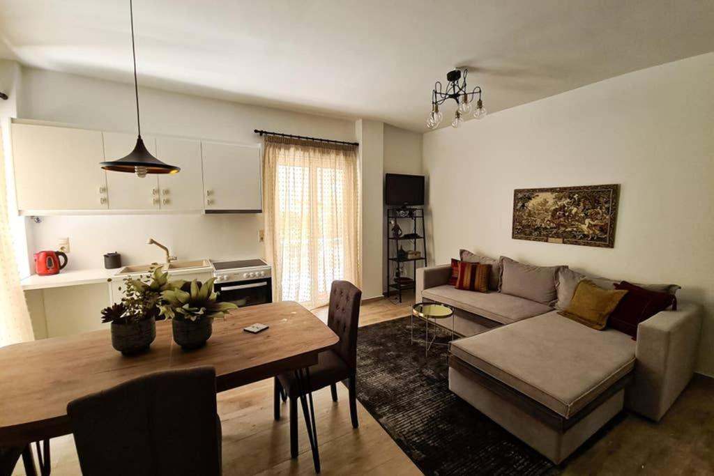 Modern Apt In The Heart Of Glyfada - Literally!! 雅典 外观 照片