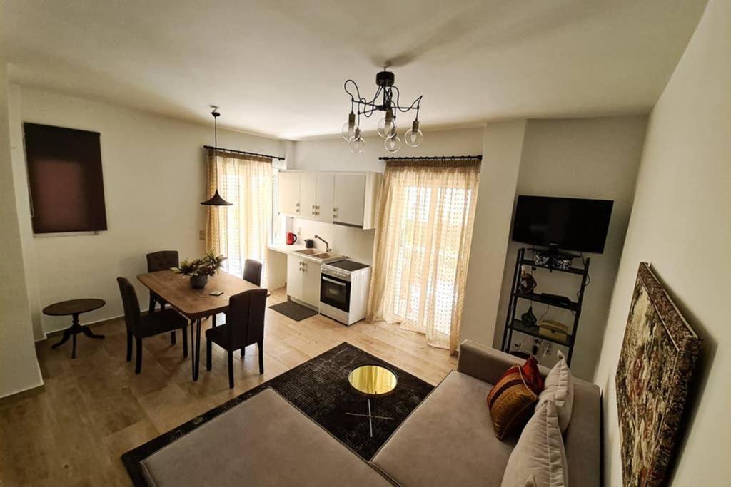 Modern Apt In The Heart Of Glyfada - Literally!! 雅典 外观 照片