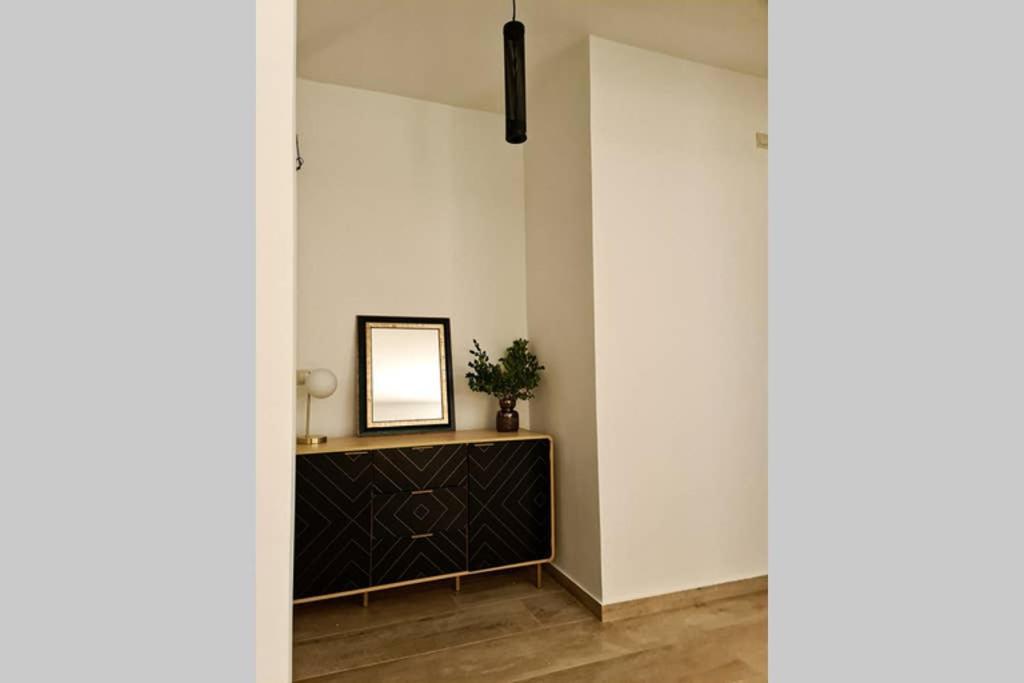 Modern Apt In The Heart Of Glyfada - Literally!! 雅典 外观 照片